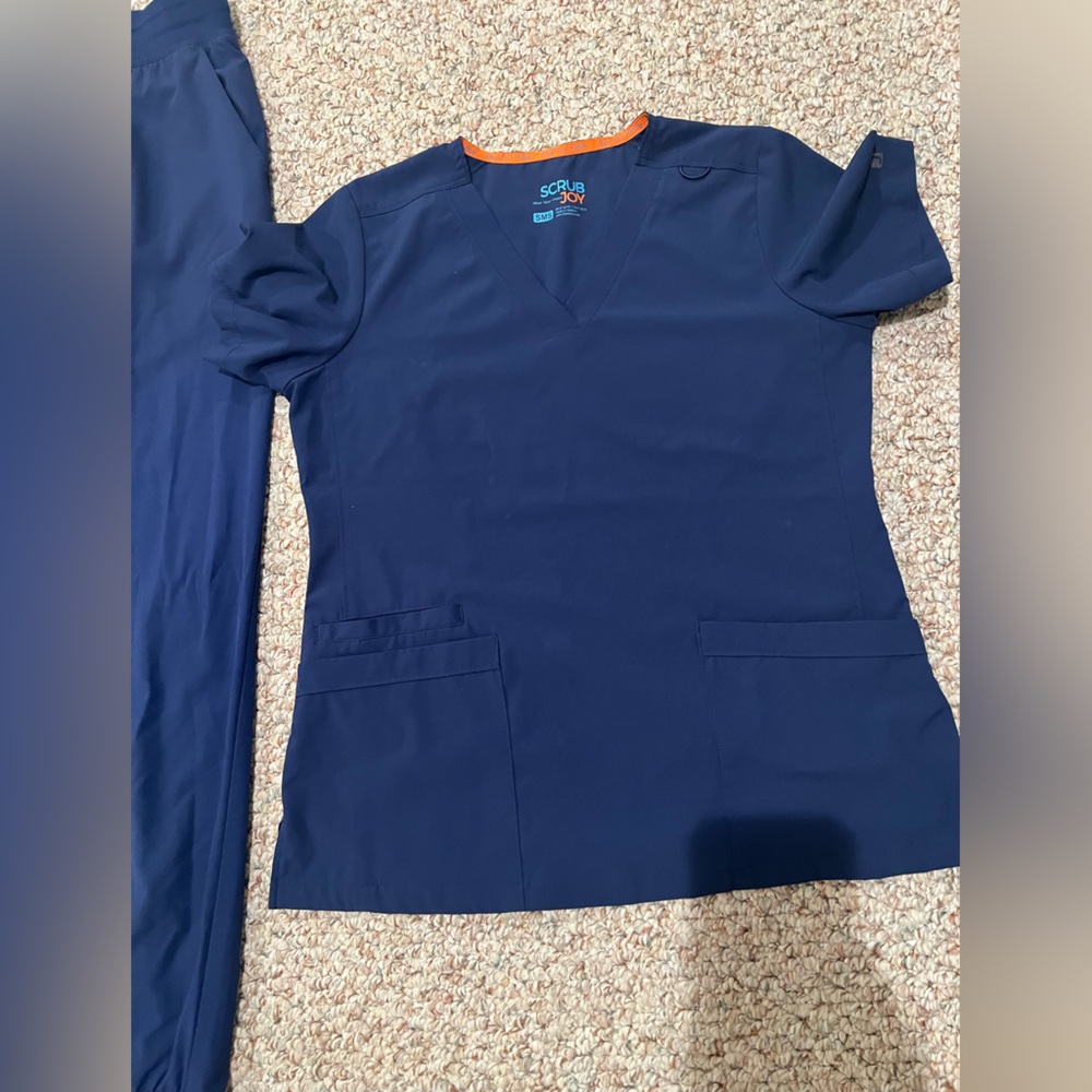 Joy Scrubs! Dark blue. Three pocket top and jogger bottoms. Both small